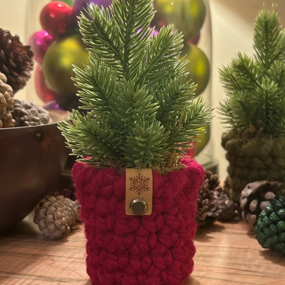 Mini Christmas/Evergreen Tree  Set of 3 with Crochet Cozy Handmade New! - Picture 4 of 11